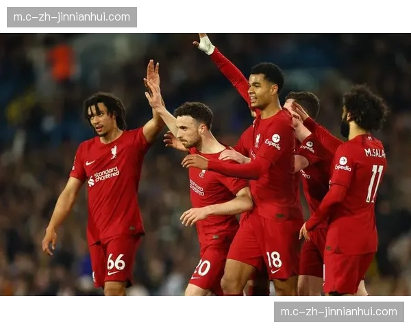 利兹联面对强敌坚持高位逼抢,中场绞杀战术轮换保持体能